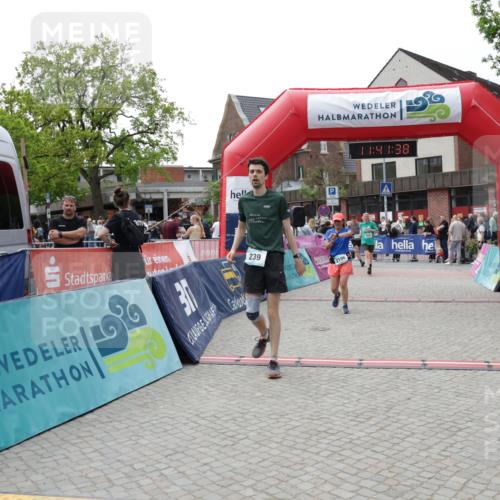 10.05.2026 - 8. Wedeler Halbmarathon Yannick Fuchs http://msf.ph/oto/9727823 10.05.2026 11:41:37 Ziel 239, 751, 812, 2196 meine-sportfotos.de