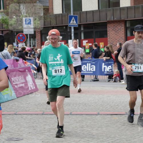 10.05.2026 - 8. Wedeler Halbmarathon Yannick Fuchs http://msf.ph/oto/9727864 10.05.2026 11:41:40 Ziel 239, 248, 453, 751, 812, 2196, 2238 meine-sportfotos.de