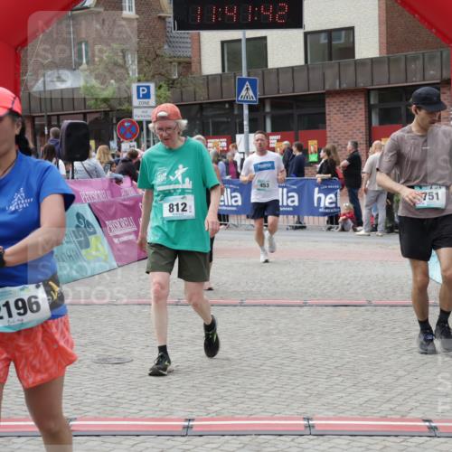 10.05.2026 - 8. Wedeler Halbmarathon Yannick Fuchs http://msf.ph/oto/9727877 10.05.2026 11:41:41 Ziel 248, 453, 751, 812, 2196, 2238 meine-sportfotos.de