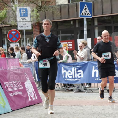 10.05.2026 - 8. Wedeler Halbmarathon Yannick Fuchs http://msf.ph/oto/9727913 10.05.2026 12:12:03 Ziel 149, 377, 429, 545, 601 meine-sportfotos.de