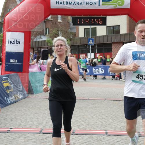 10.05.2026 - 8. Wedeler Halbmarathon Yannick Fuchs http://msf.ph/oto/9727926 10.05.2026 11:41:44 Ziel 248, 453, 751, 812, 923, 924, 2238 meine-sportfotos.de