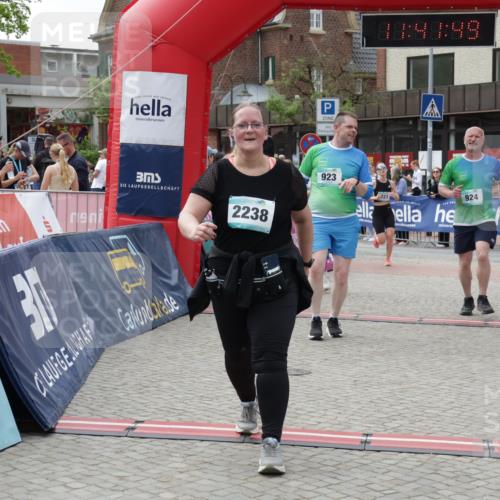10.05.2026 - 8. Wedeler Halbmarathon Yannick Fuchs http://msf.ph/oto/9727970 10.05.2026 11:41:48 Ziel 108, 223, 248, 453, 923, 924, 2238 meine-sportfotos.de