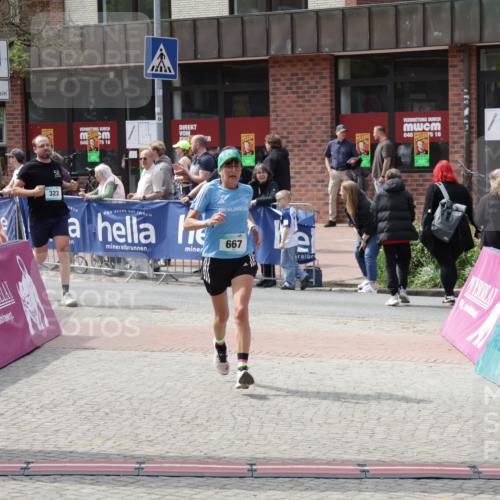 10.05.2026 - 8. Wedeler Halbmarathon Yannick Fuchs http://msf.ph/oto/9728004 10.05.2026 12:12:16 Ziel 322, 323, 667 meine-sportfotos.de