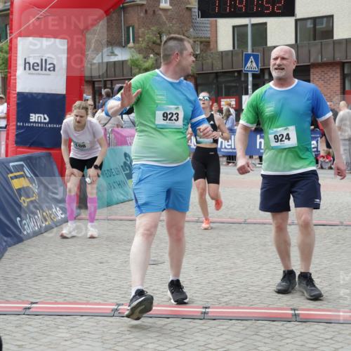 10.05.2026 - 8. Wedeler Halbmarathon Yannick Fuchs http://msf.ph/oto/9728005 10.05.2026 11:41:50 Ziel 108, 223, 923, 924, 2238 meine-sportfotos.de
