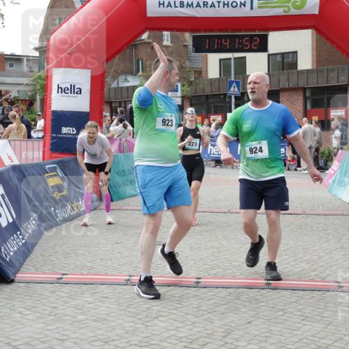 10.05.2026 - 8. Wedeler Halbmarathon Yannick Fuchs http://msf.ph/oto/9728012 10.05.2026 11:41:50 Ziel 108, 223, 923, 924, 2238 meine-sportfotos.de
