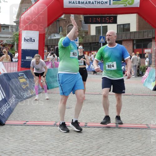 10.05.2026 - 8. Wedeler Halbmarathon Yannick Fuchs http://msf.ph/oto/9728016 10.05.2026 11:41:51 Ziel 108, 223, 923, 924 meine-sportfotos.de