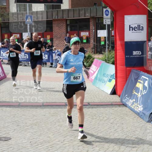 10.05.2026 - 8. Wedeler Halbmarathon Yannick Fuchs http://msf.ph/oto/9728023 10.05.2026 12:12:19 Ziel 322, 323, 667 meine-sportfotos.de