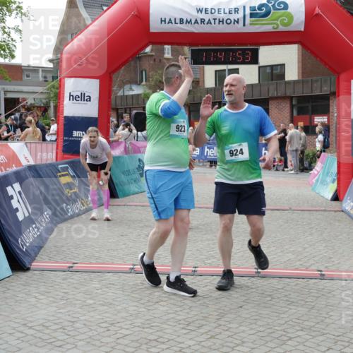 10.05.2026 - 8. Wedeler Halbmarathon Yannick Fuchs http://msf.ph/oto/9728026 10.05.2026 11:41:51 Ziel 108, 223, 923, 924 meine-sportfotos.de