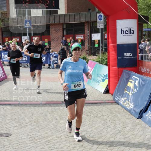 10.05.2026 - 8. Wedeler Halbmarathon Yannick Fuchs http://msf.ph/oto/9728028 10.05.2026 12:12:19 Ziel 322, 323, 667 meine-sportfotos.de