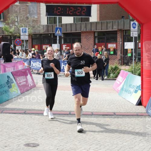 10.05.2026 - 8. Wedeler Halbmarathon Yannick Fuchs http://msf.ph/oto/9728045 10.05.2026 12:12:20 Ziel 322, 323, 667 meine-sportfotos.de