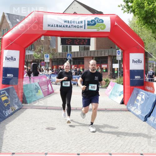 10.05.2026 - 8. Wedeler Halbmarathon Yannick Fuchs http://msf.ph/oto/9728058 10.05.2026 12:12:20 Ziel 322, 323, 667 meine-sportfotos.de