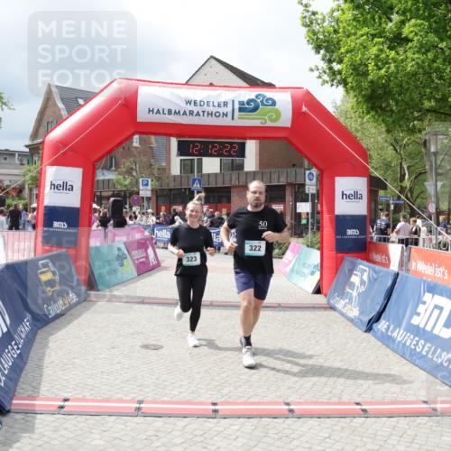 10.05.2026 - 8. Wedeler Halbmarathon Yannick Fuchs http://msf.ph/oto/9728064 10.05.2026 12:12:21 Ziel 322, 323, 667 meine-sportfotos.de