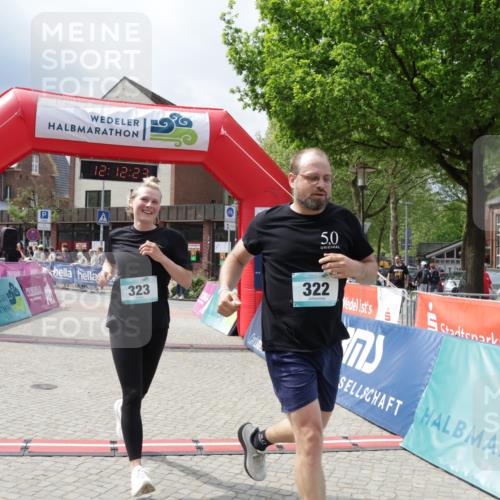 10.05.2026 - 8. Wedeler Halbmarathon Yannick Fuchs http://msf.ph/oto/9728098 10.05.2026 12:12:21 Ziel 322, 323, 667 meine-sportfotos.de