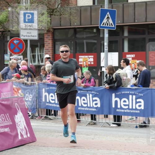 10.05.2026 - 8. Wedeler Halbmarathon Yannick Fuchs http://msf.ph/oto/9728107 10.05.2026 11:42:04 Ziel 53 meine-sportfotos.de