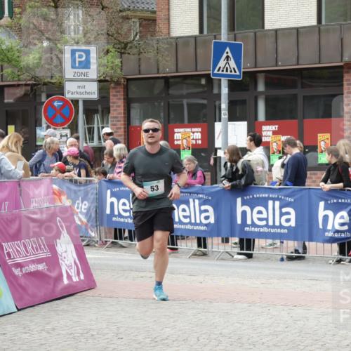 10.05.2026 - 8. Wedeler Halbmarathon Yannick Fuchs http://msf.ph/oto/9728113 10.05.2026 11:42:04 Ziel 53 meine-sportfotos.de