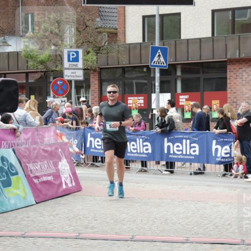 10.05.2026 - 8. Wedeler Halbmarathon Yannick Fuchs http://msf.ph/oto/9728117 10.05.2026 11:42:04 Ziel 53 meine-sportfotos.de