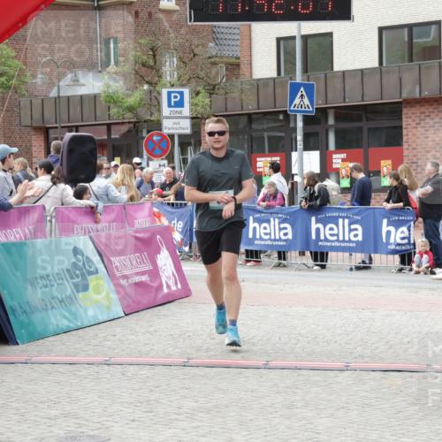 10.05.2026 - 8. Wedeler Halbmarathon Yannick Fuchs http://msf.ph/oto/9728131 10.05.2026 11:42:06 Ziel 53 meine-sportfotos.de