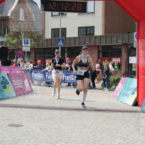 10.05.2026 - 8. Wedeler Halbmarathon Yannick Fuchs http://msf.ph/oto/9728133 10.05.2026 12:12:26 Ziel 323, 372 meine-sportfotos.de