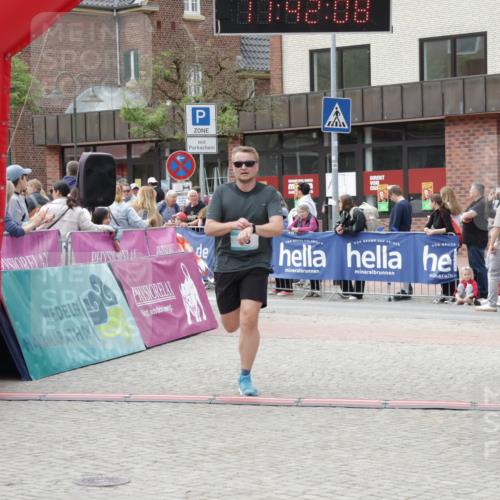 10.05.2026 - 8. Wedeler Halbmarathon Yannick Fuchs http://msf.ph/oto/9728135 10.05.2026 11:42:06 Ziel 53 meine-sportfotos.de