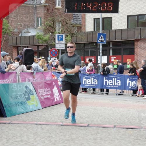 10.05.2026 - 8. Wedeler Halbmarathon Yannick Fuchs http://msf.ph/oto/9728138 10.05.2026 11:42:06 Ziel 53 meine-sportfotos.de