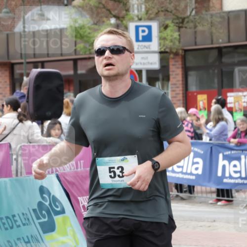 10.05.2026 - 8. Wedeler Halbmarathon Yannick Fuchs http://msf.ph/oto/9728151 10.05.2026 11:42:07 Ziel 53 meine-sportfotos.de