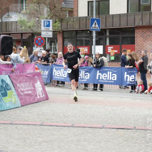 10.05.2026 - 8. Wedeler Halbmarathon Yannick Fuchs http://msf.ph/oto/9728178 10.05.2026 11:42:15 Ziel 127 meine-sportfotos.de