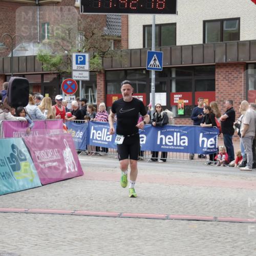 10.05.2026 - 8. Wedeler Halbmarathon Yannick Fuchs http://msf.ph/oto/9728195 10.05.2026 11:42:16 Ziel 127, 352 meine-sportfotos.de