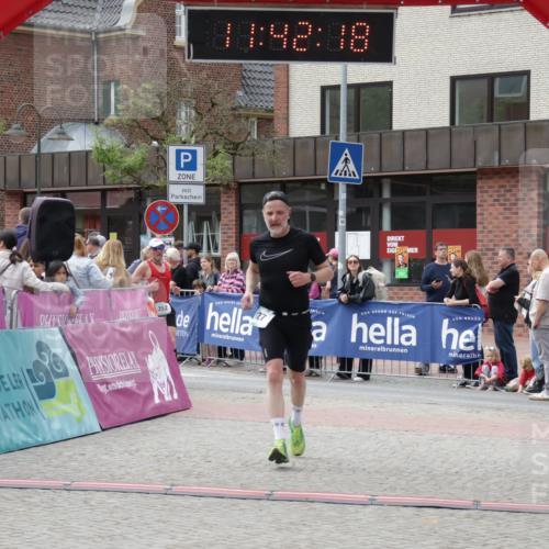 10.05.2026 - 8. Wedeler Halbmarathon Yannick Fuchs http://msf.ph/oto/9728199 10.05.2026 11:42:16 Ziel 127, 352 meine-sportfotos.de