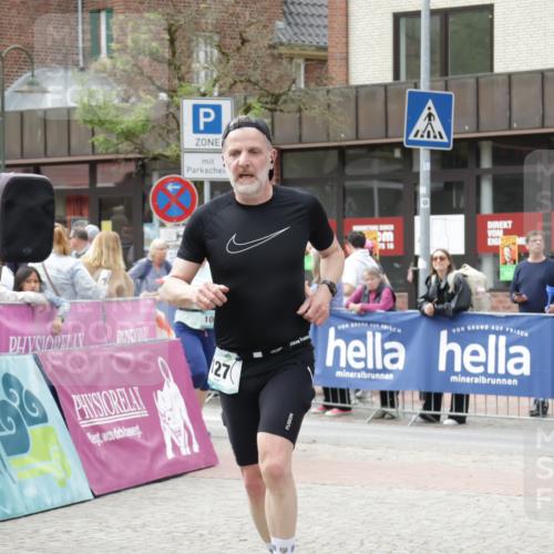 10.05.2026 - 8. Wedeler Halbmarathon Yannick Fuchs http://msf.ph/oto/9728208 10.05.2026 11:42:17 Ziel 127, 352, 1052 meine-sportfotos.de