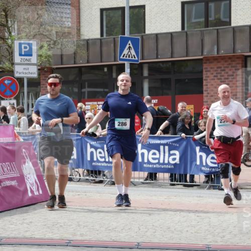 10.05.2026 - 8. Wedeler Halbmarathon Yannick Fuchs http://msf.ph/oto/9728226 10.05.2026 12:12:58 Ziel 259, 274, 286 meine-sportfotos.de