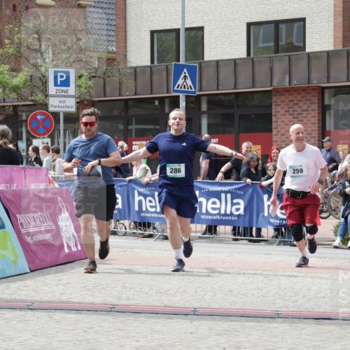 10.05.2026 - 8. Wedeler Halbmarathon Yannick Fuchs http://msf.ph/oto/9728231 10.05.2026 12:12:58 Ziel 259, 274, 286 meine-sportfotos.de