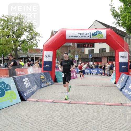 10.05.2026 - 8. Wedeler Halbmarathon Yannick Fuchs http://msf.ph/oto/9728236 10.05.2026 11:42:18 Ziel 127, 352, 1052 meine-sportfotos.de