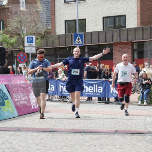 10.05.2026 - 8. Wedeler Halbmarathon Yannick Fuchs http://msf.ph/oto/9728240 10.05.2026 12:12:59 Ziel 259, 274, 286 meine-sportfotos.de