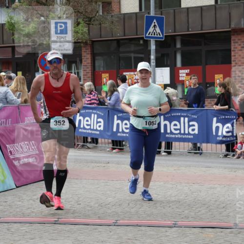 10.05.2026 - 8. Wedeler Halbmarathon Yannick Fuchs http://msf.ph/oto/9728255 10.05.2026 11:42:20 Ziel 127, 352, 1052 meine-sportfotos.de