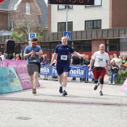 10.05.2026 - 8. Wedeler Halbmarathon Yannick Fuchs http://msf.ph/oto/9728258 10.05.2026 12:12:59 Ziel 259, 274, 286 meine-sportfotos.de