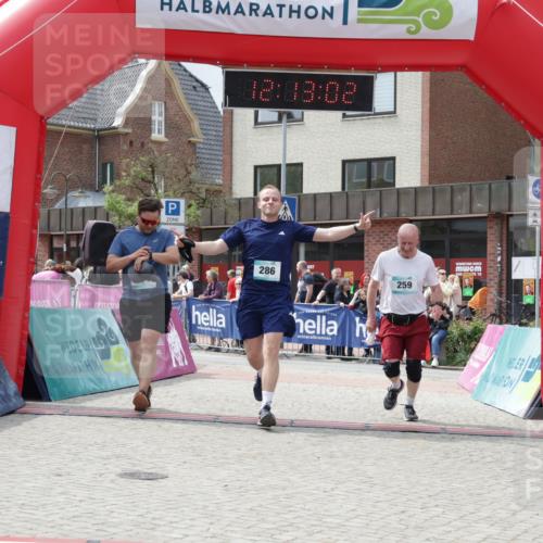 10.05.2026 - 8. Wedeler Halbmarathon Yannick Fuchs http://msf.ph/oto/9728279 10.05.2026 12:13:00 Ziel 259, 274, 286 meine-sportfotos.de