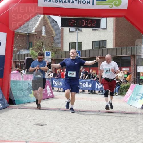 10.05.2026 - 8. Wedeler Halbmarathon Yannick Fuchs http://msf.ph/oto/9728285 10.05.2026 12:13:00 Ziel 259, 274, 286 meine-sportfotos.de