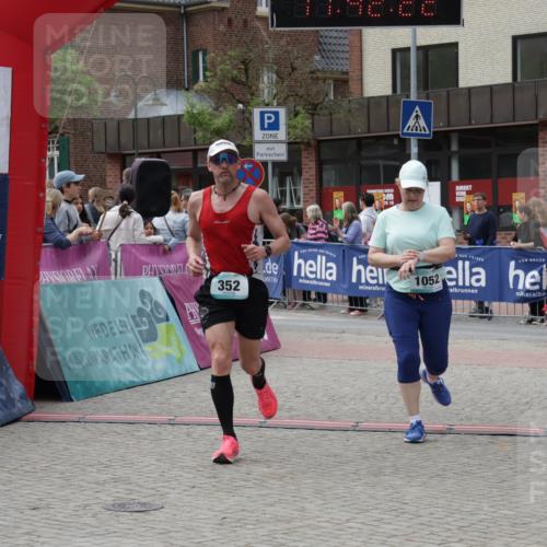 10.05.2026 - 8. Wedeler Halbmarathon Yannick Fuchs http://msf.ph/oto/9728286 10.05.2026 11:42:21 Ziel 127, 352, 1052 meine-sportfotos.de