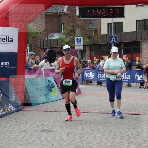 10.05.2026 - 8. Wedeler Halbmarathon Yannick Fuchs http://msf.ph/oto/9728290 10.05.2026 11:42:21 Ziel 127, 352, 1052 meine-sportfotos.de