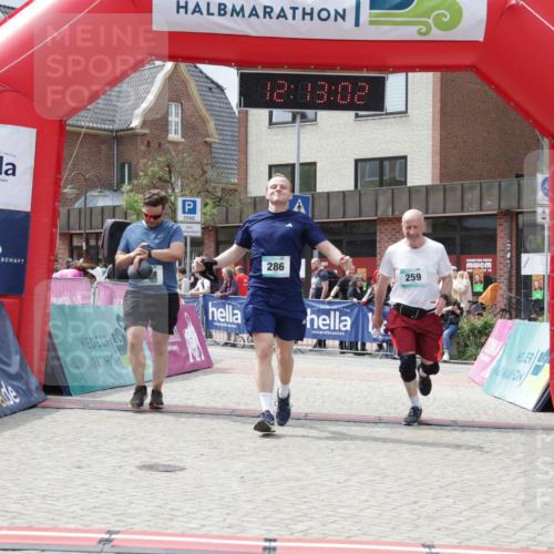 10.05.2026 - 8. Wedeler Halbmarathon Yannick Fuchs http://msf.ph/oto/9728291 10.05.2026 12:13:00 Ziel 259, 274, 286 meine-sportfotos.de