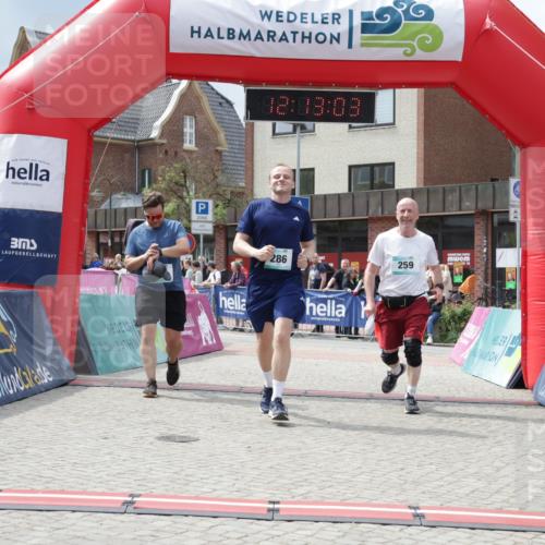 10.05.2026 - 8. Wedeler Halbmarathon Yannick Fuchs http://msf.ph/oto/9728298 10.05.2026 12:13:01 Ziel 259, 274, 286 meine-sportfotos.de