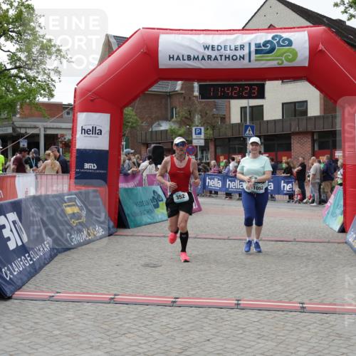 10.05.2026 - 8. Wedeler Halbmarathon Yannick Fuchs http://msf.ph/oto/9728300 10.05.2026 11:42:21 Ziel 127, 352, 1052 meine-sportfotos.de