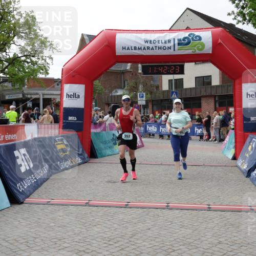 10.05.2026 - 8. Wedeler Halbmarathon Yannick Fuchs http://msf.ph/oto/9728303 10.05.2026 11:42:21 Ziel 127, 352, 1052 meine-sportfotos.de