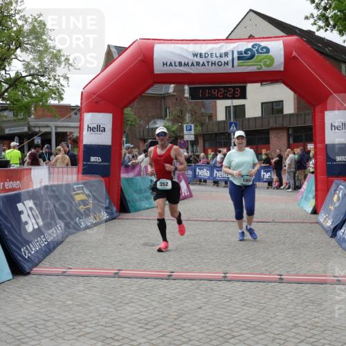10.05.2026 - 8. Wedeler Halbmarathon Yannick Fuchs http://msf.ph/oto/9728309 10.05.2026 11:42:21 Ziel 127, 352, 1052 meine-sportfotos.de