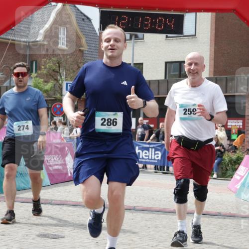 10.05.2026 - 8. Wedeler Halbmarathon Yannick Fuchs http://msf.ph/oto/9728320 10.05.2026 12:13:02 Ziel 259, 274, 286 meine-sportfotos.de