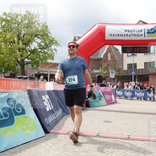 10.05.2026 - 8. Wedeler Halbmarathon Yannick Fuchs http://msf.ph/oto/9728339 10.05.2026 12:13:04 Ziel 259, 274, 286 meine-sportfotos.de