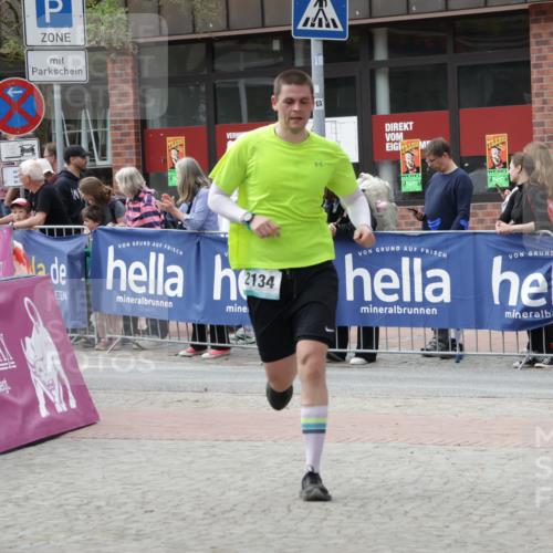 10.05.2026 - 8. Wedeler Halbmarathon Yannick Fuchs http://msf.ph/oto/9728340 10.05.2026 11:42:26 Ziel 352, 1052, 2134 meine-sportfotos.de