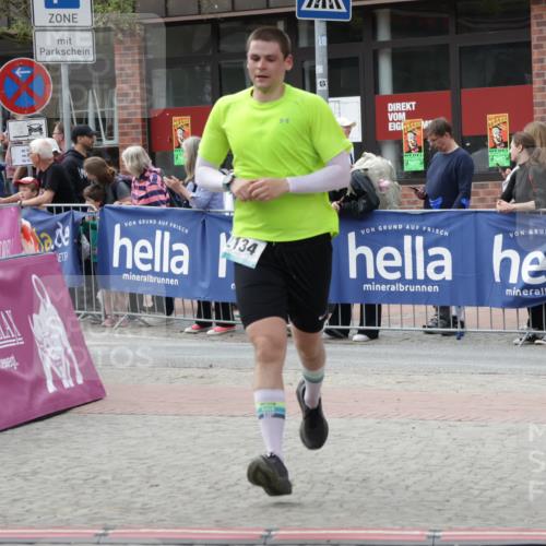 10.05.2026 - 8. Wedeler Halbmarathon Yannick Fuchs http://msf.ph/oto/9728343 10.05.2026 11:42:26 Ziel 352, 1052, 2134 meine-sportfotos.de