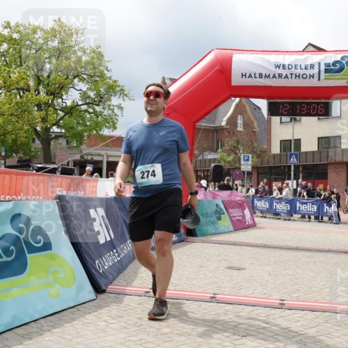 10.05.2026 - 8. Wedeler Halbmarathon Yannick Fuchs http://msf.ph/oto/9728345 10.05.2026 12:13:05 Ziel 259, 274, 286 meine-sportfotos.de