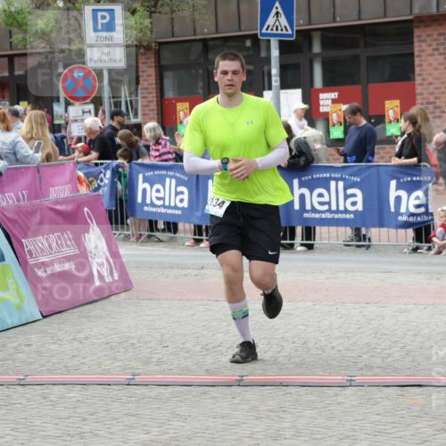 10.05.2026 - 8. Wedeler Halbmarathon Yannick Fuchs http://msf.ph/oto/9728349 10.05.2026 11:42:26 Ziel 352, 1052, 2134 meine-sportfotos.de
